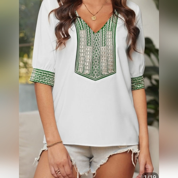 New! White  v-neck Sz M - Picture 8 of 8
